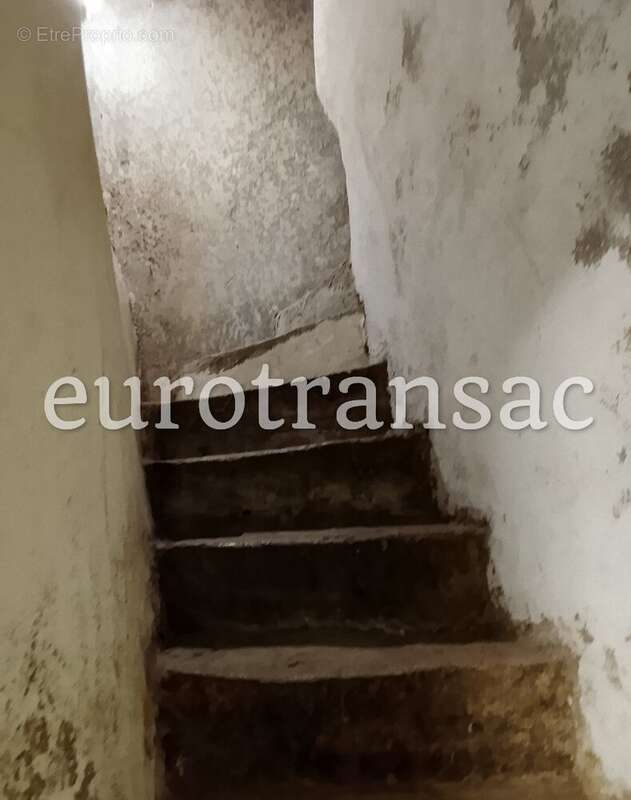 Droit au bail à vendre  Local commercial 60,81 m²  Centre historique de Pézenas - photo 12