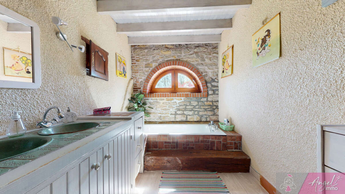Maison en pierre de caractère 245 m2 5 chambres beaux volumes DPE C - photo 12
