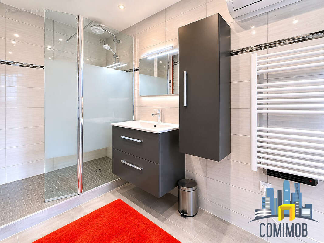 Appartement à COURBEVOIE