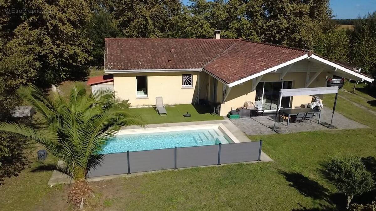 Maison à SAINTE-EULALIE-EN-BORN