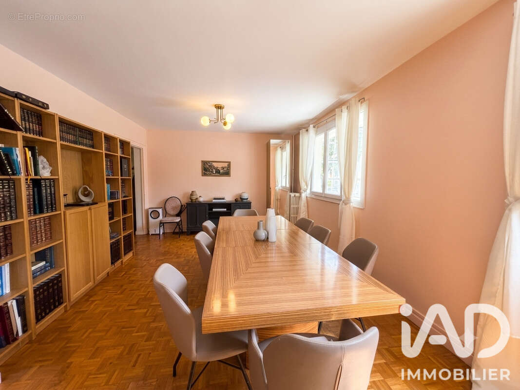 Appartement 92 m² à La Celle-Saint-Cloud  - photo 2