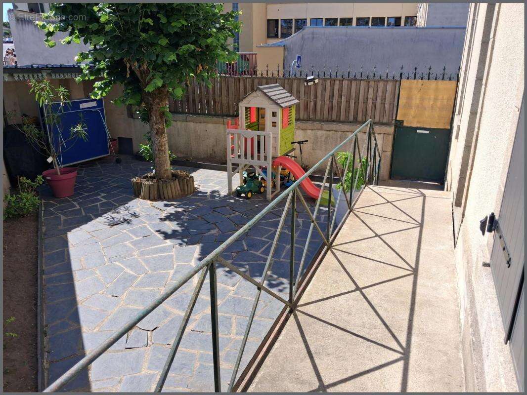 4 chambres et 1 bureau. Garage - photo 2