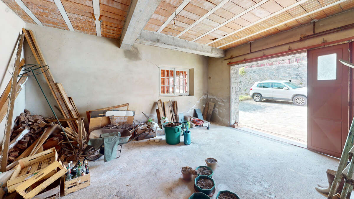 Maison à SALLES-CURAN