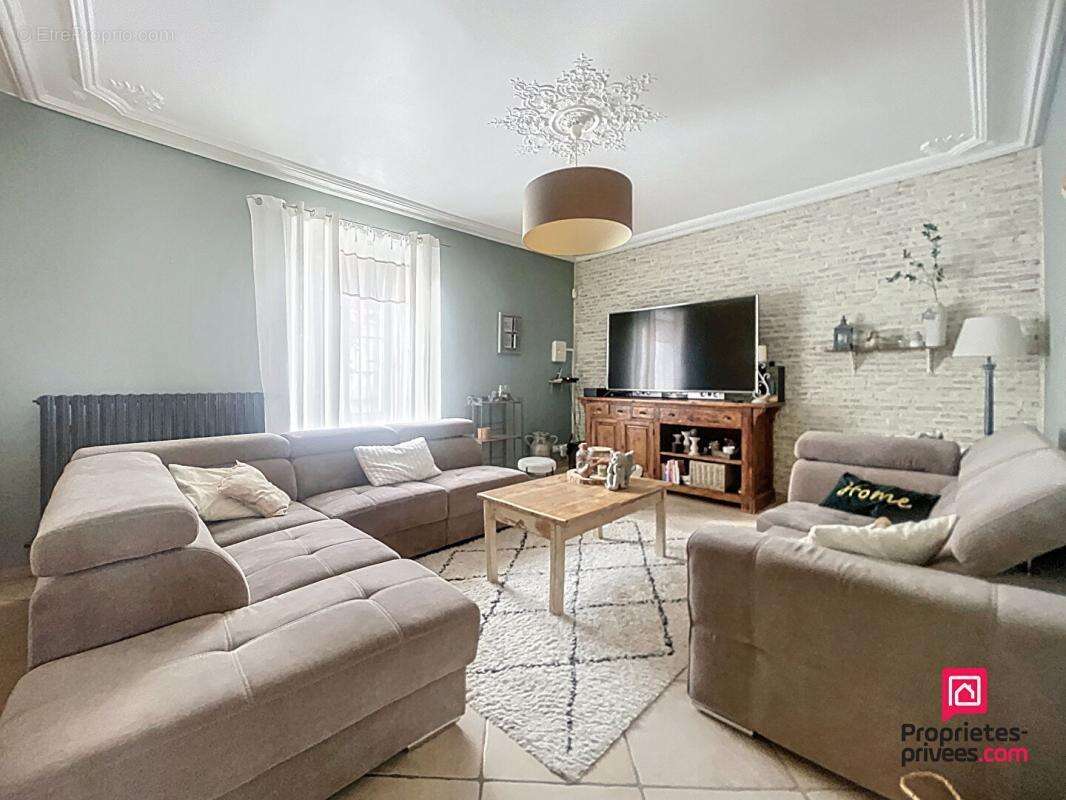 Maison à SAINT-COSME-EN-VAIRAIS