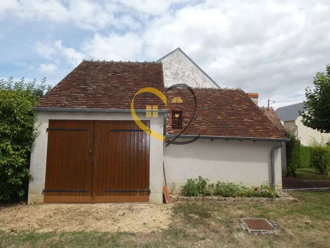 A VENDRE Maison de caractère avec dépendances et grand terrain – Azy - photo 14