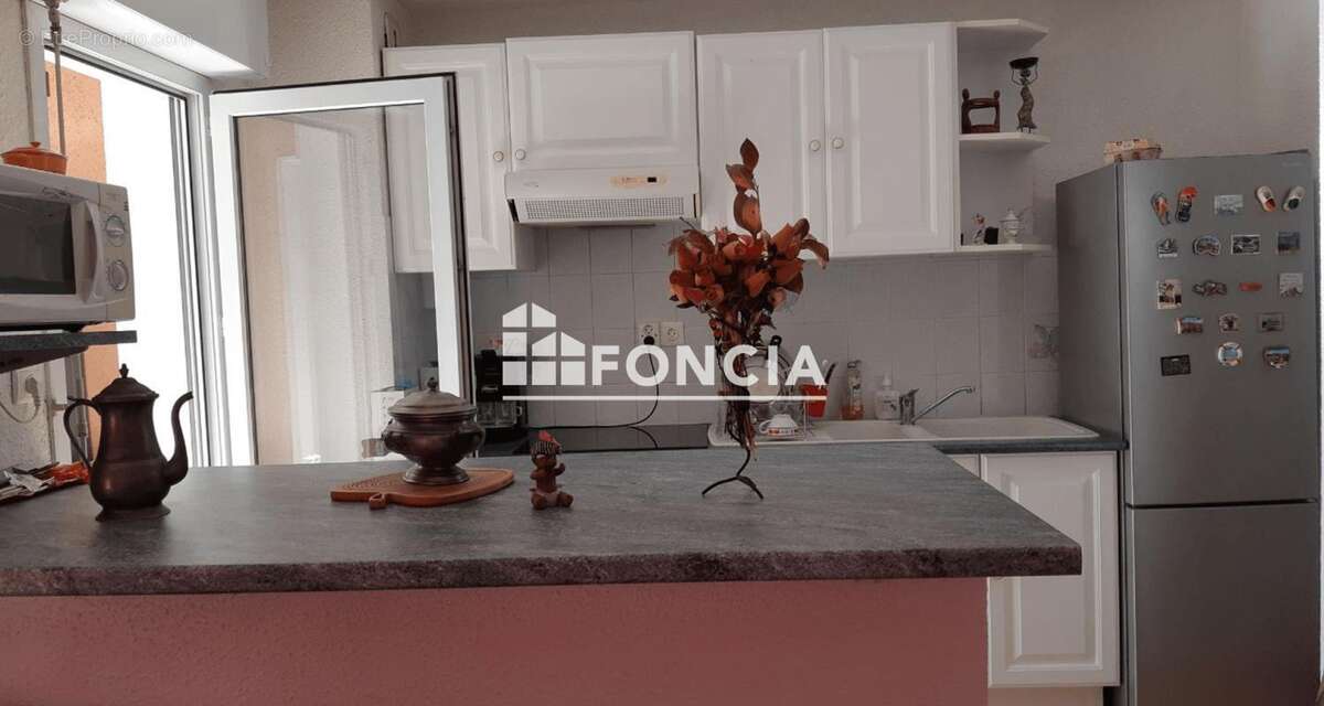 T2 de 48 m2 avec loggia, ascenseur, parking privatif, vendu libre ! - photo 6