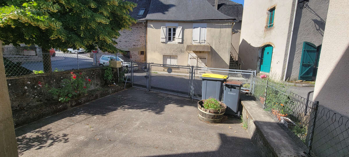 Maison de bourg avec terrasse au cœur de Beynat - photo 2