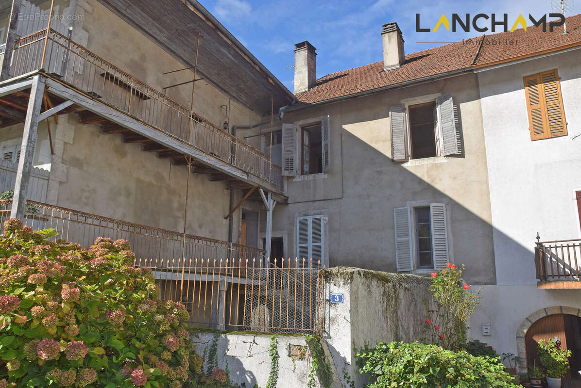 Maison à SEYSSEL