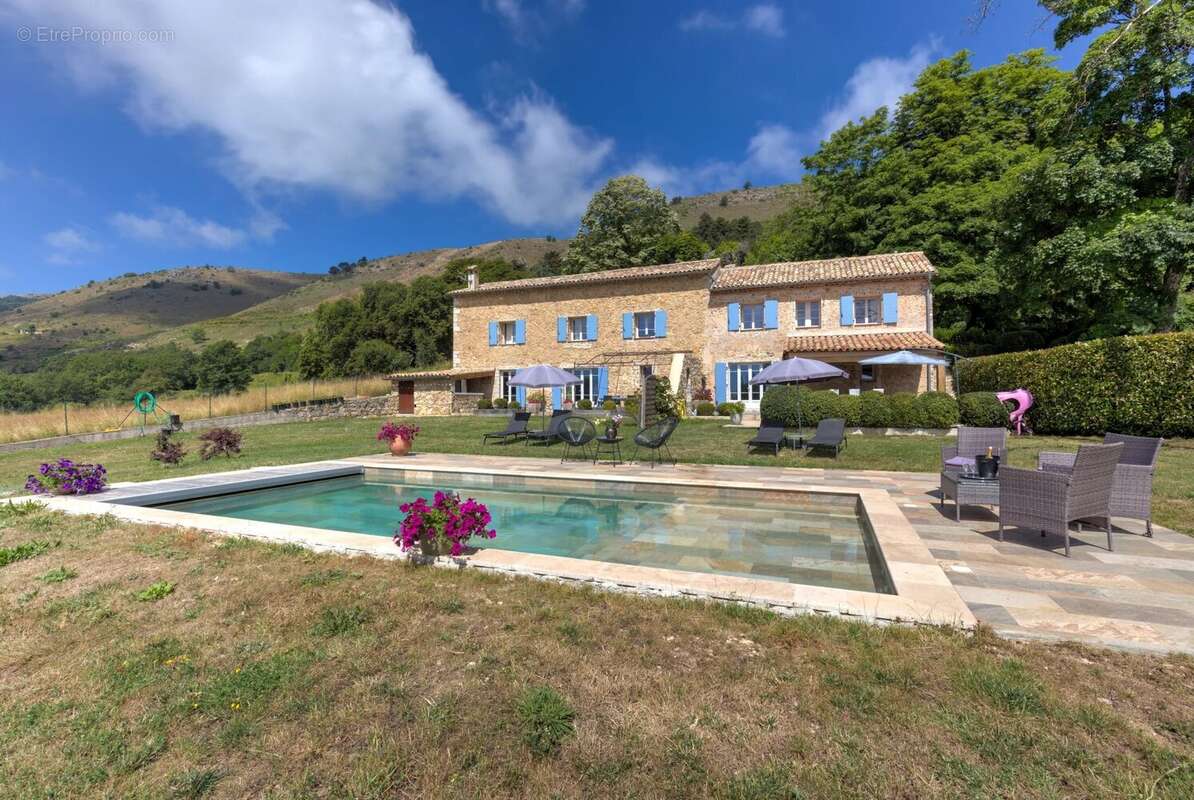 Maison à TOURRETTES-SUR-LOUP