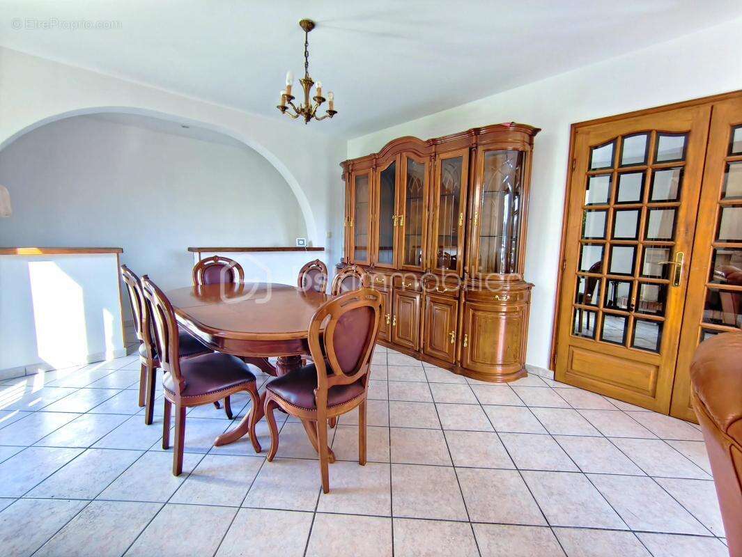 Maison familiale 4 chambres avec sous-sol total et jardin – Un cadre de vie recherché à Noisy-le-Grand - photo 4