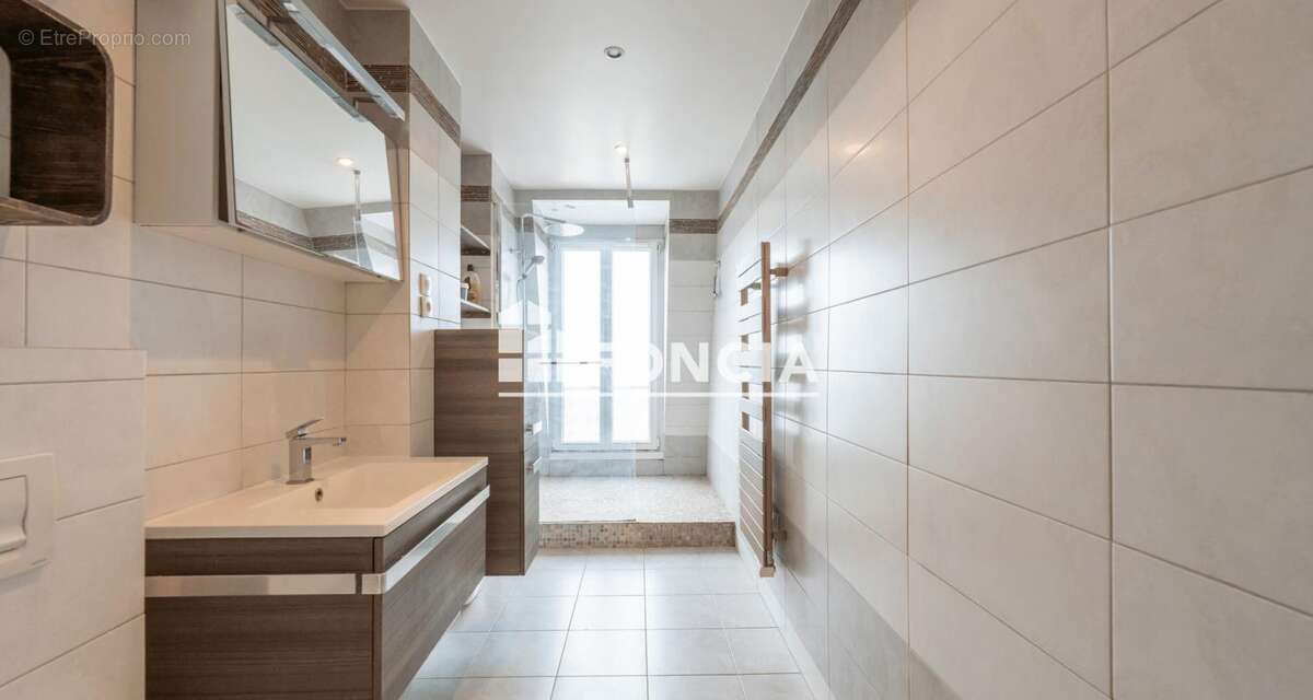 Appartement à PARIS-19E