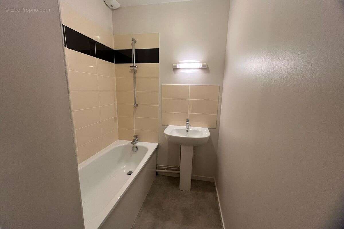 Maison à SAINT-FLOVIER