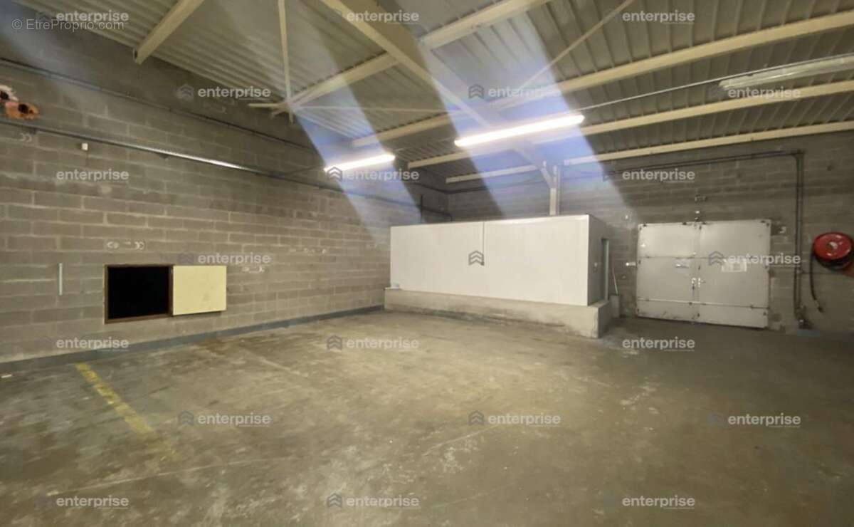 À vendre - bâtiment à usage commercial en excellent état - 1624 m2 - péronne - photo 7