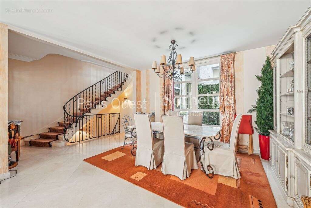 Maison à NEUILLY-SUR-SEINE