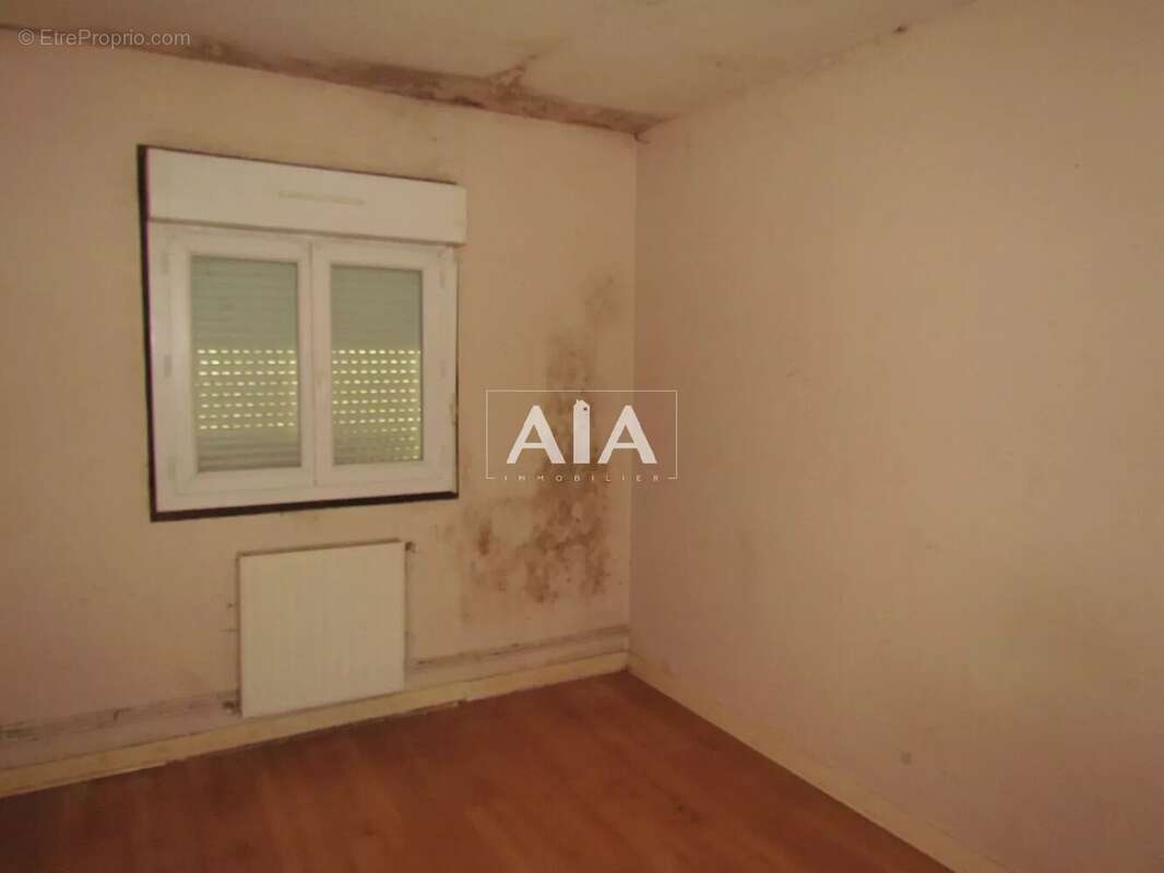 Maison à LES ADJOTS