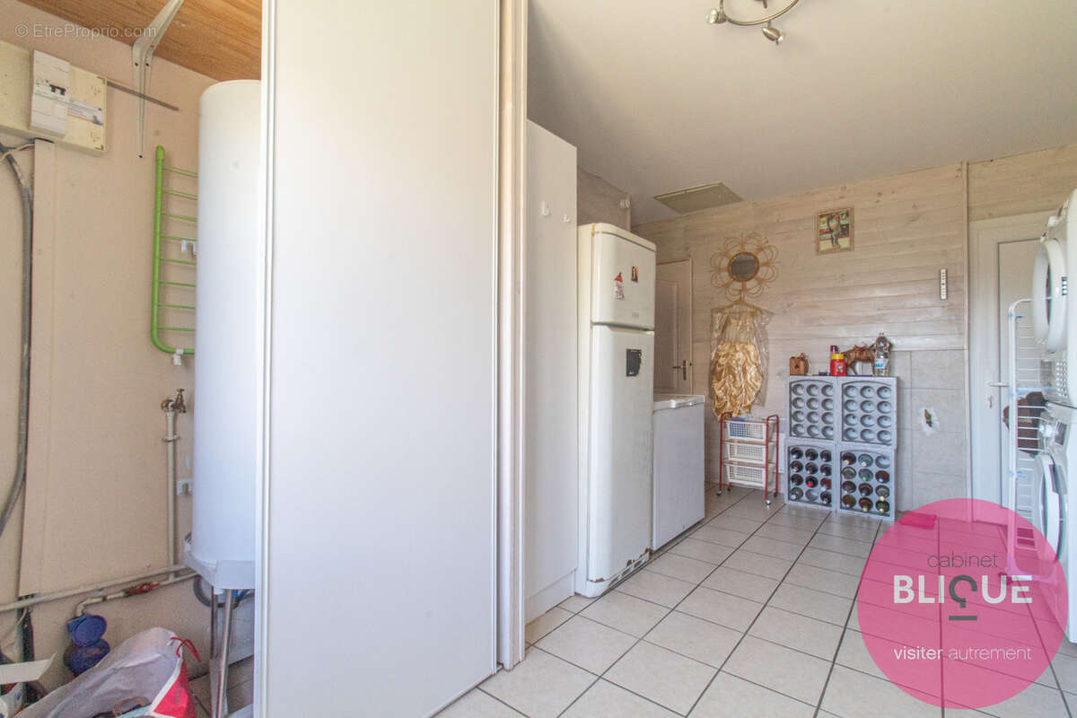 Plain-pied, grand jardin et garages xxl : ici, l'espace a pris ses aises ! - photo 31