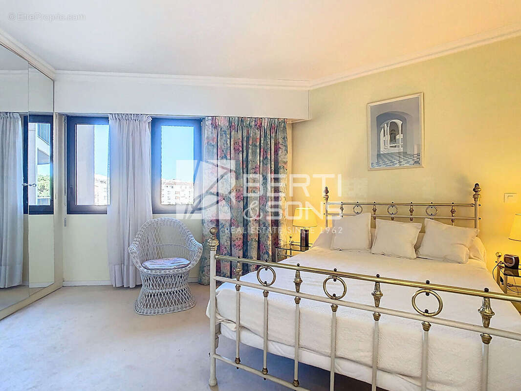 Appartement à MANDELIEU-LA-NAPOULE