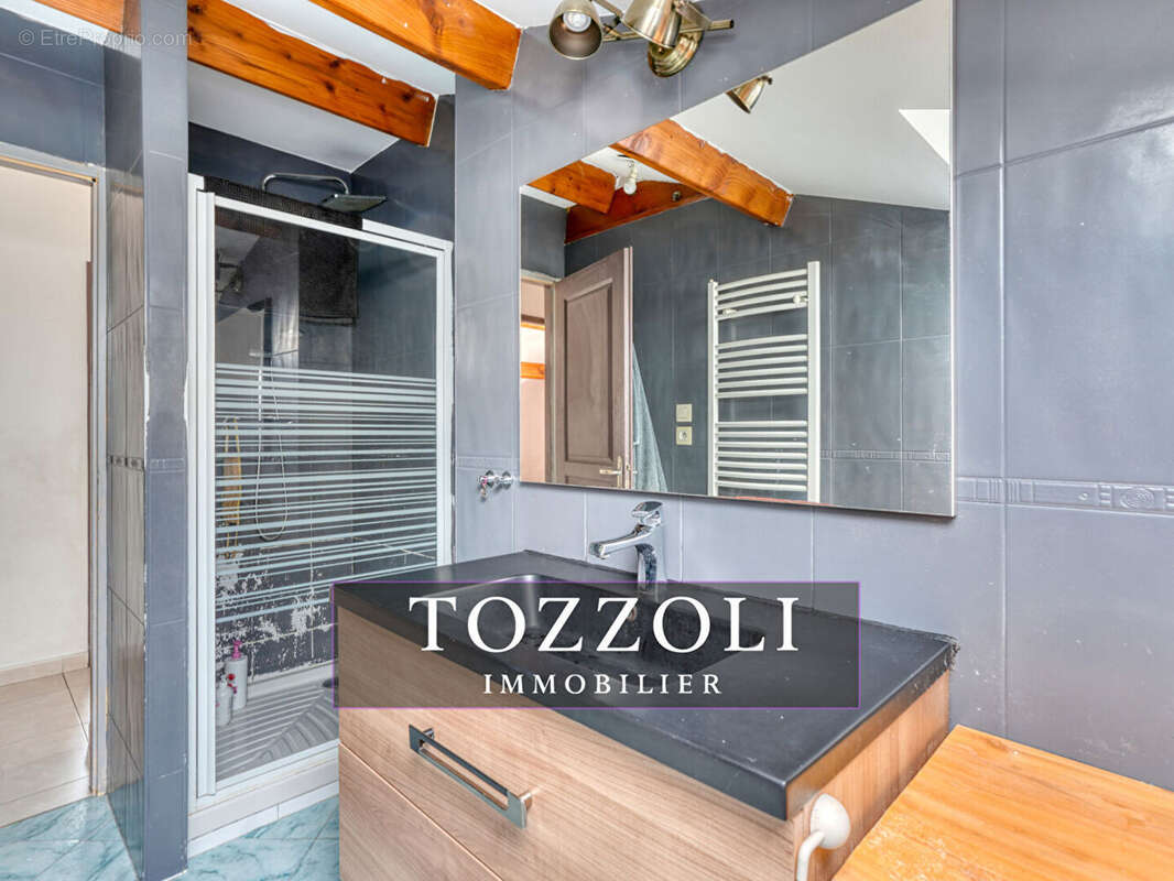 Appartement à DECINES-CHARPIEU