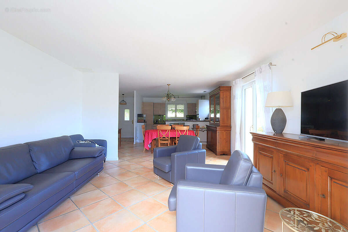 Maison à MAUGUIO