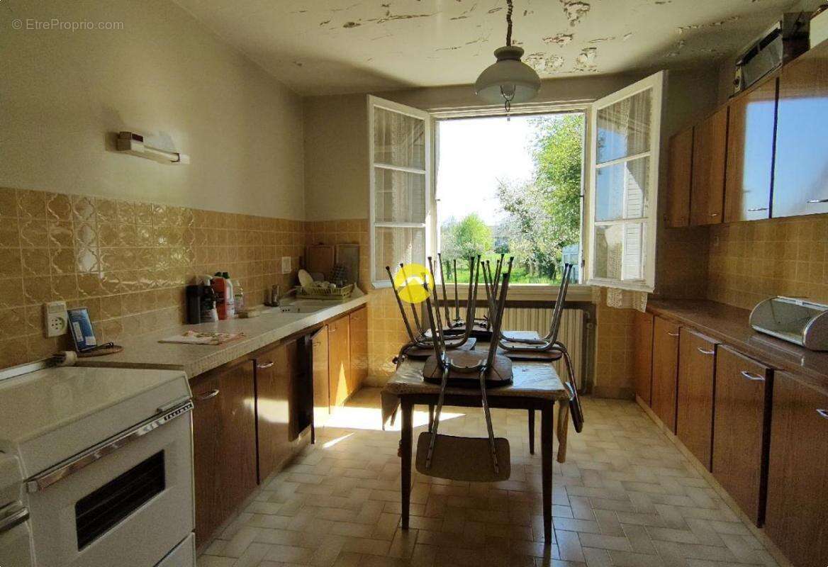 Maison à SAINT-DENIS-DE-JOUHET