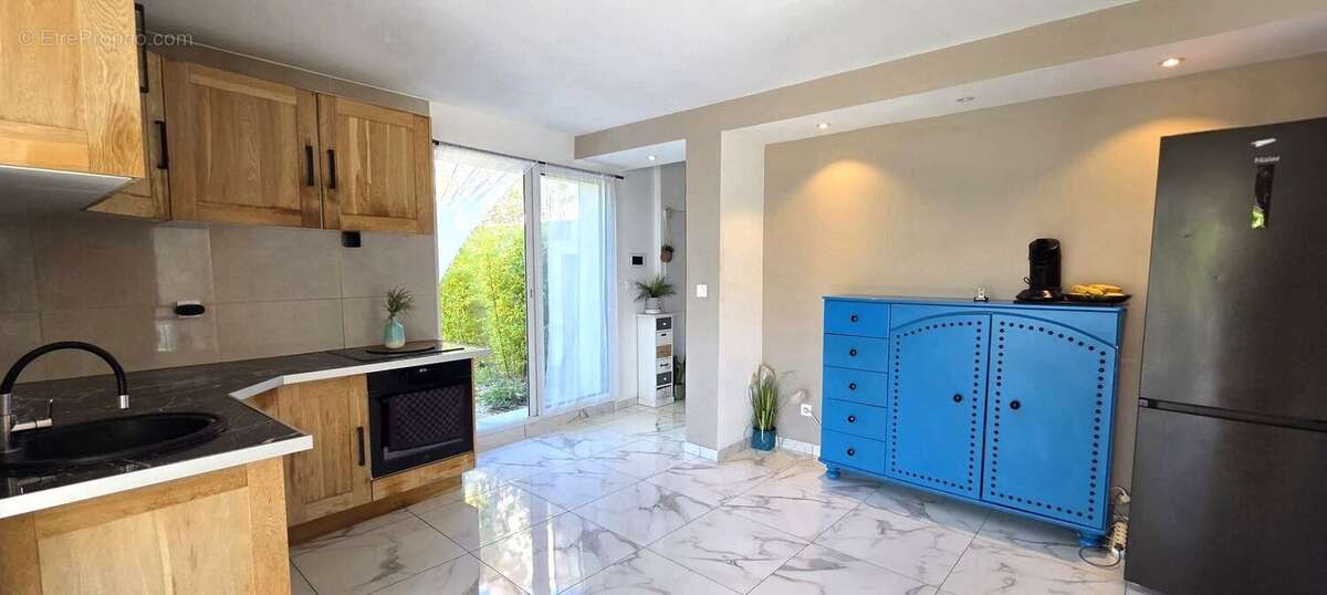 AUBAGNE-MAISON T5 A VENDRE-4 CHAMBRES-550M² DE TERRAIN-PROCHES - Maison à AUBAGNE