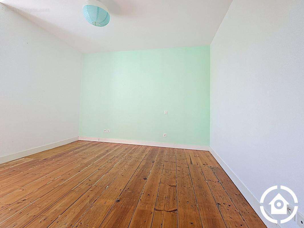 Maison à GENSAC-LA-PALLUE