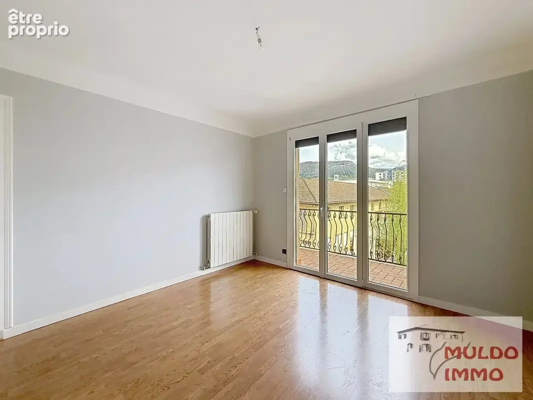 OYONNAX CENTRE – Maison 207 m² –  3 garages - photo 6