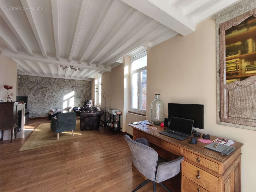 Maison à THEZILLIEU
