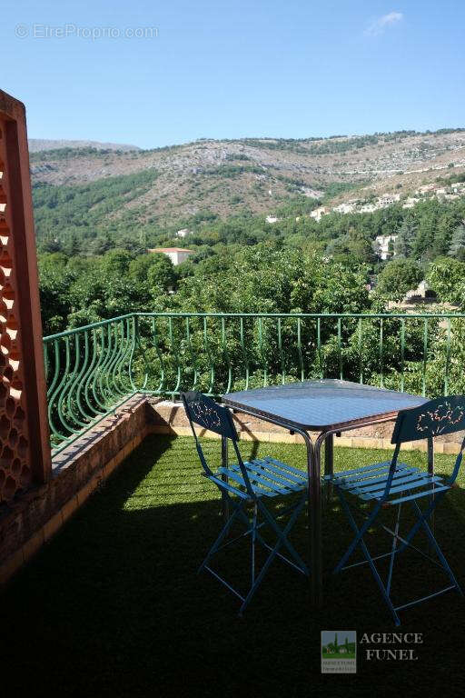 Commerce à SAINT-VALLIER-DE-THIEY