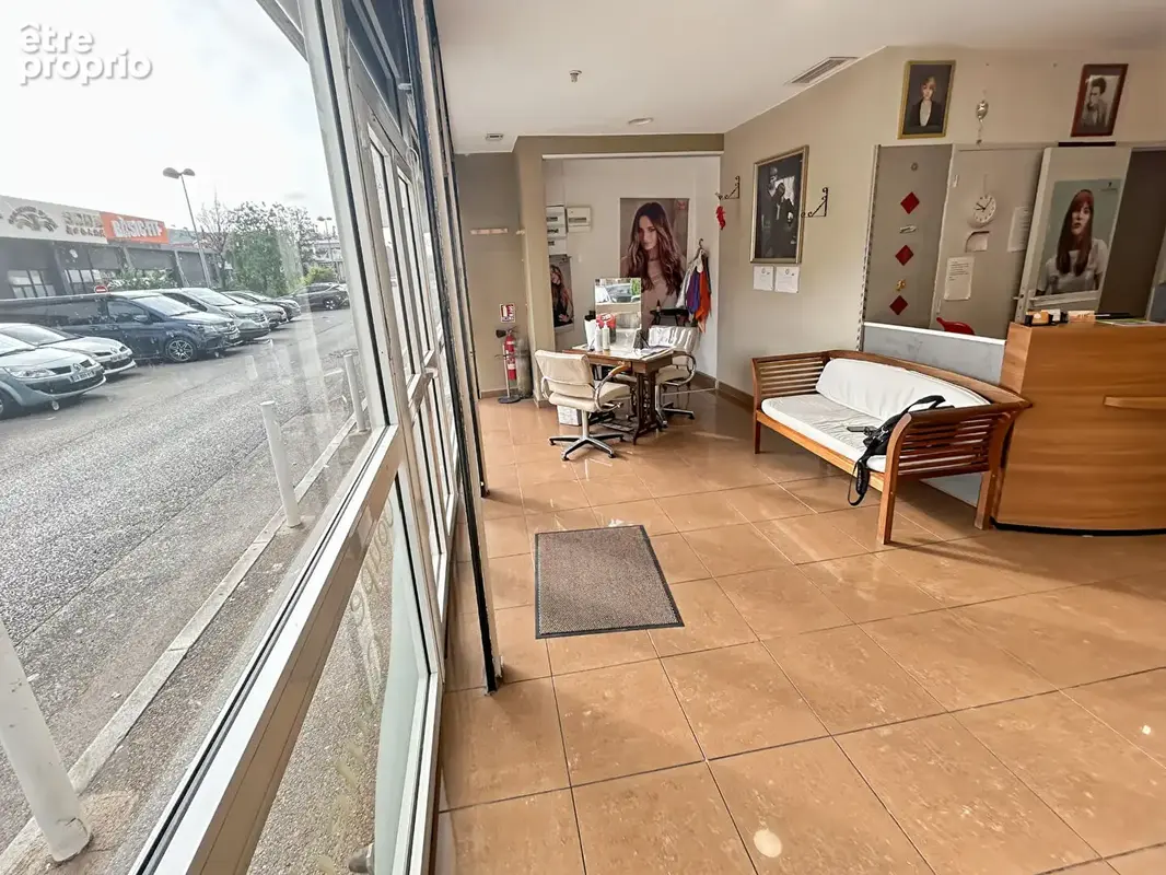 Photo Autres à Vitrolles au prix de 358 000€