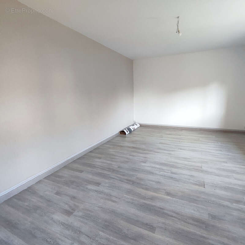 Maison à BRIZAMBOURG