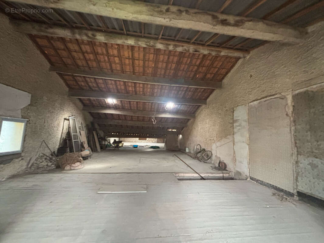 Parking à MARAUSSAN