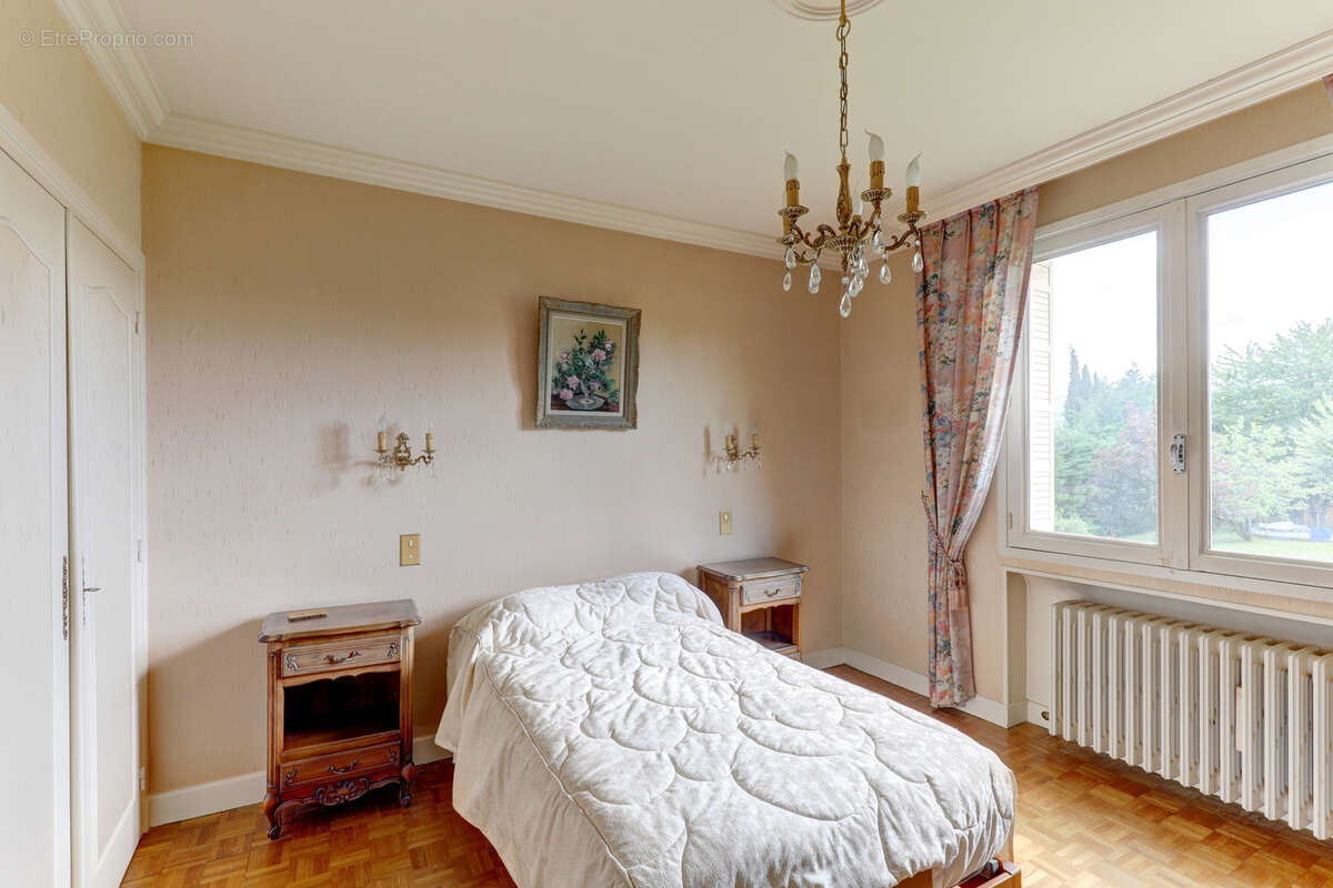 Maison à LES MARTRES-DE-VEYRE