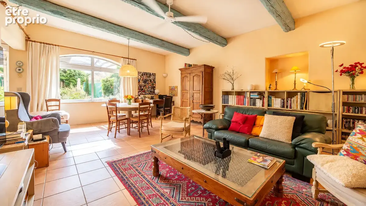 Vers-Pont-du-Gard   Demeure de caractère du XVIII è siècle   400 m2   815 000 € - photo 2