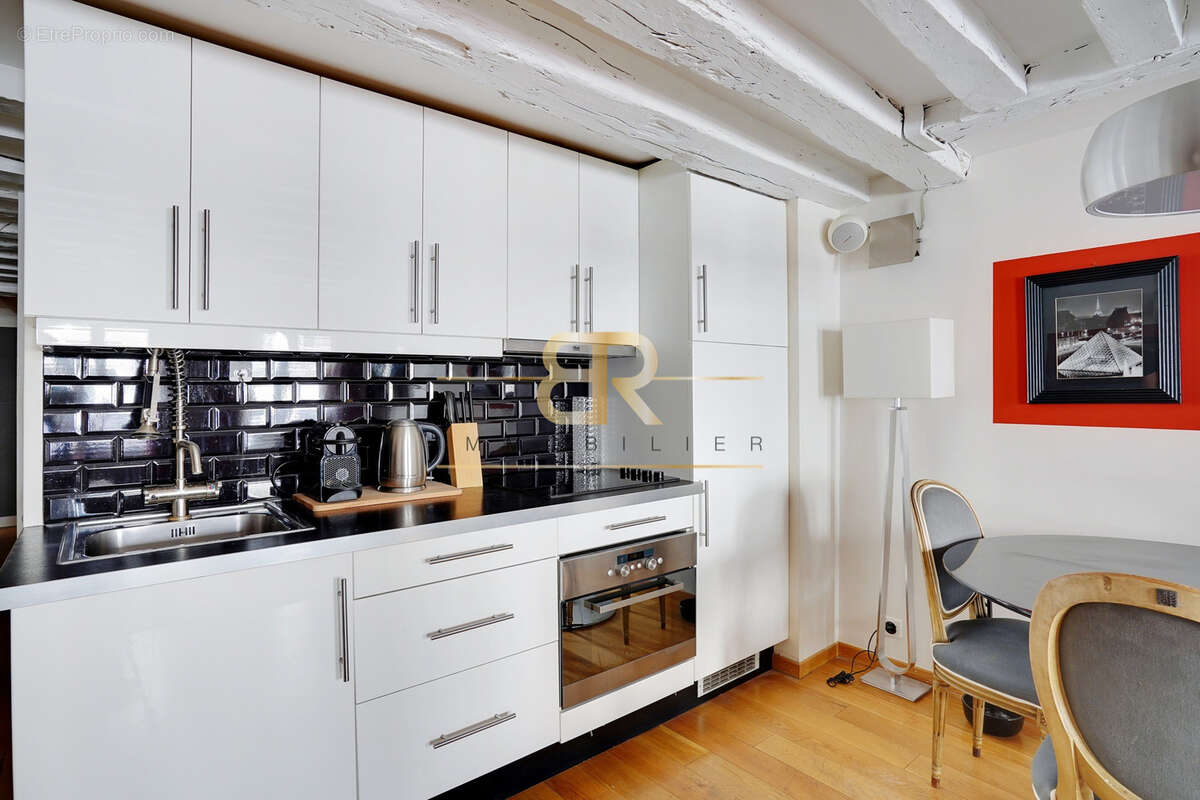 Appartement à PARIS-1E