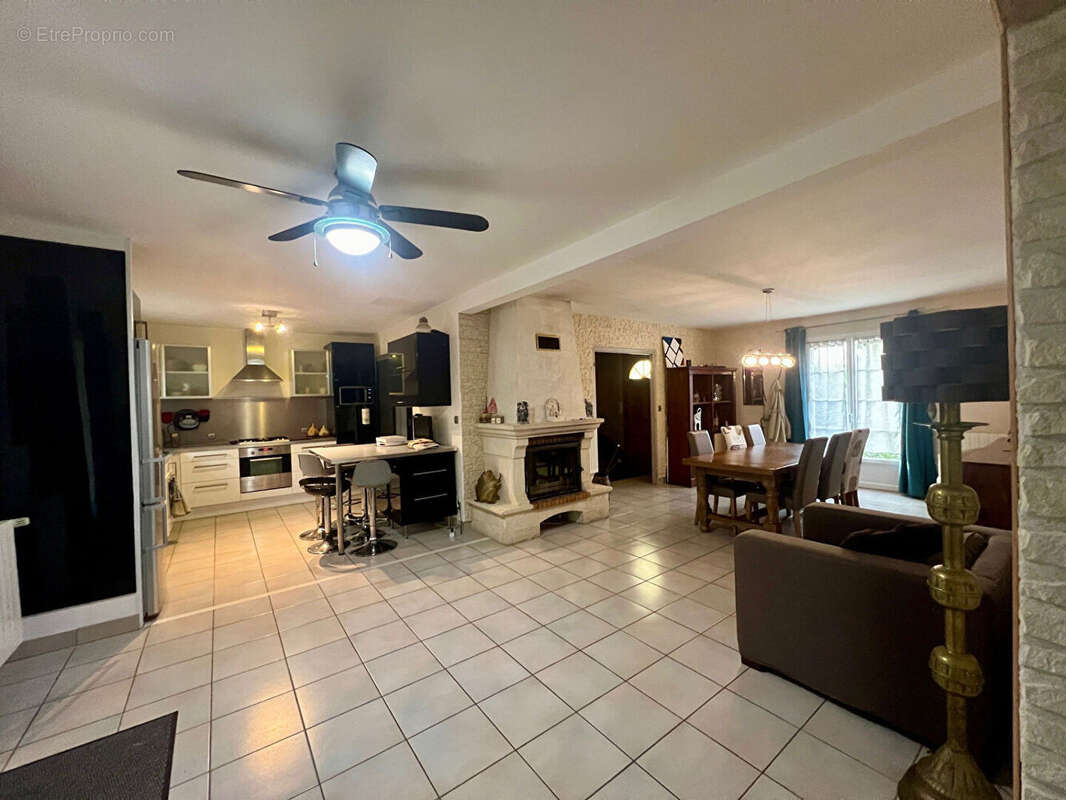 Maison à PARCAY-MESLAY