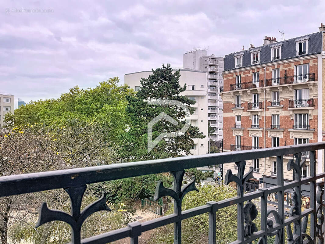 Appartement à COURBEVOIE