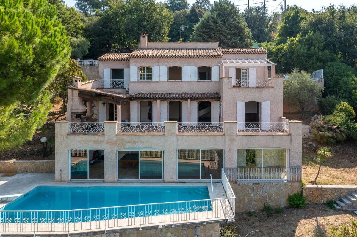 À vendre – Spacieuse villa familiale avec piscine à Saint-Paul de Vence - photo 5