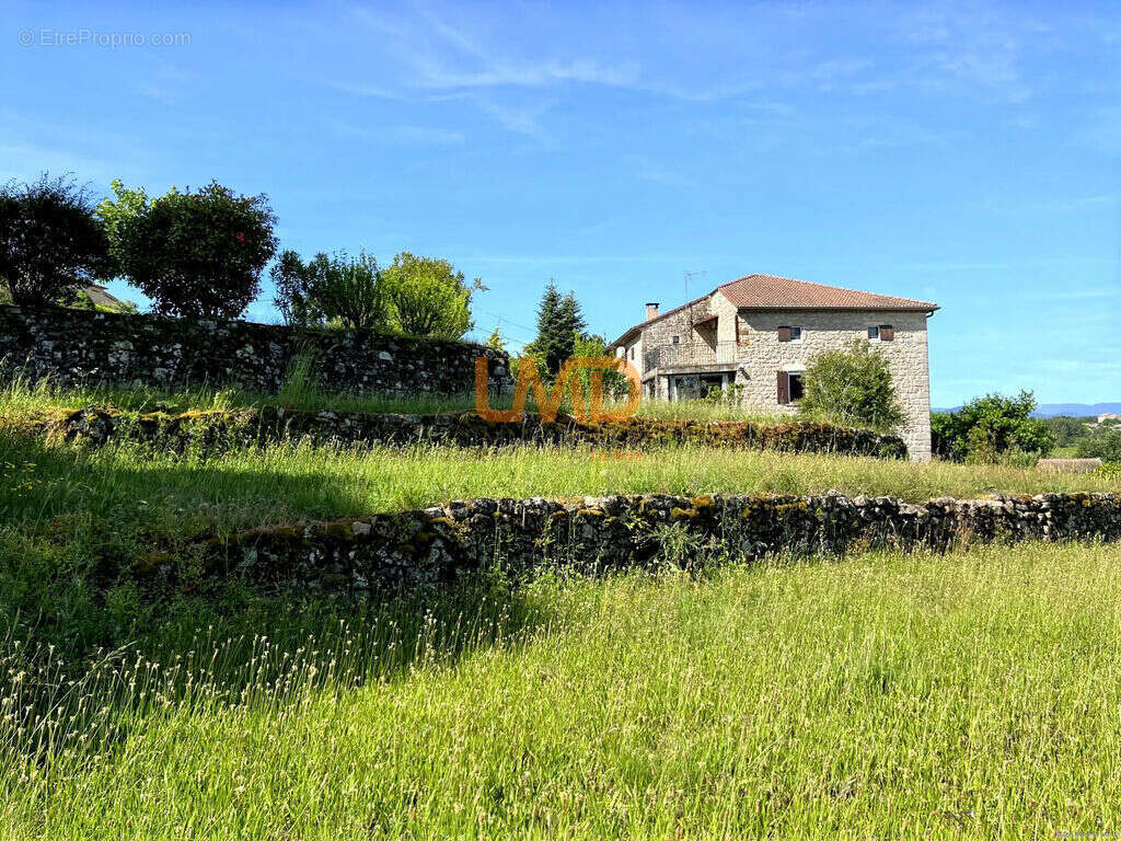 Bâtisse en pierre, fort potentiel - photo 2