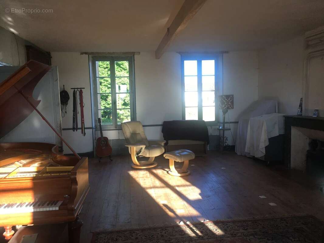 Maison à SAINT-MARTIAL-SUR-NE