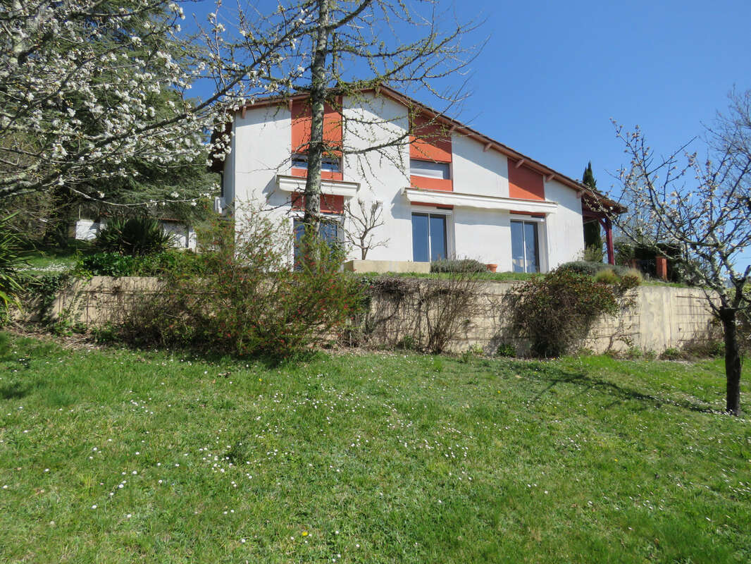 Maison à NOTRE-DAME-DE-SANILHAC