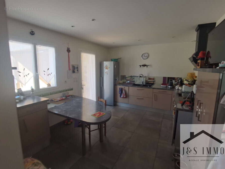 Maison à CHASSENEUIL-SUR-BONNIEURE