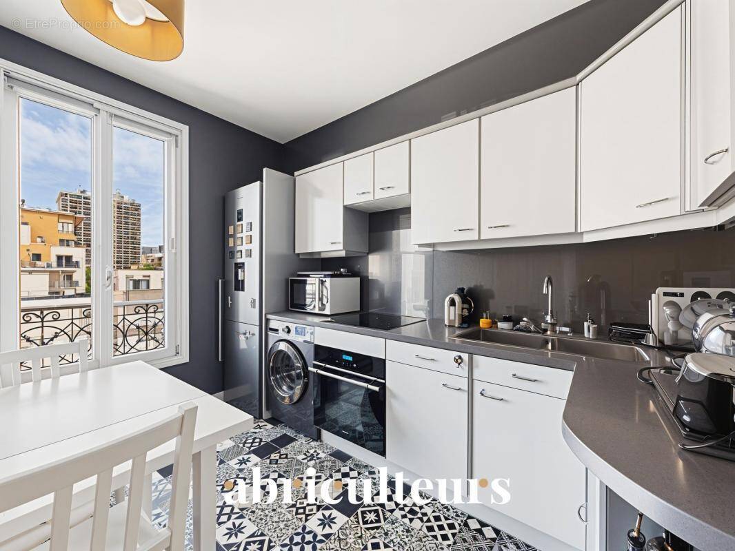 Appartement à COURBEVOIE