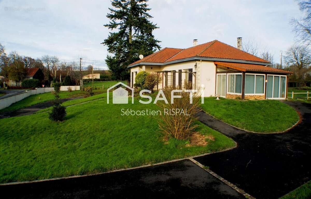 Maison 214 m² à Breuil-Barret  - photo 2