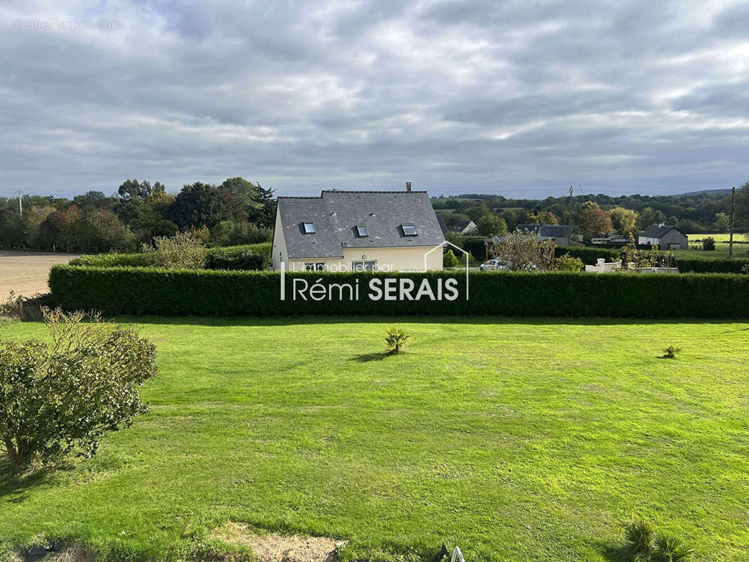 Maison à COURVAUDON