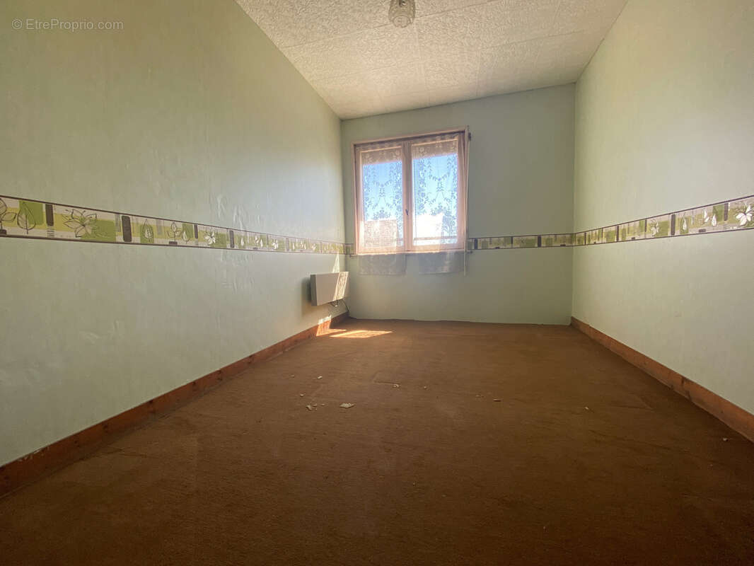 Maison à FEUQUIERES-EN-VIMEU