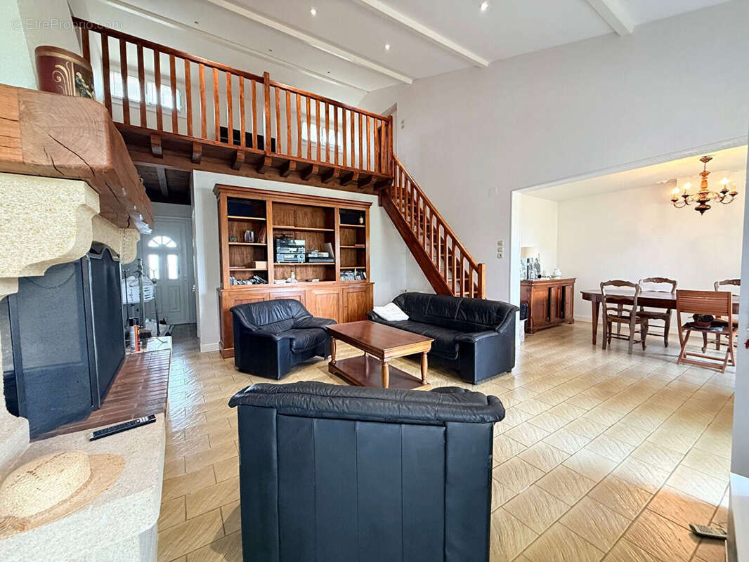 Maison 140m² à saint-denis-de-pile - photo 3