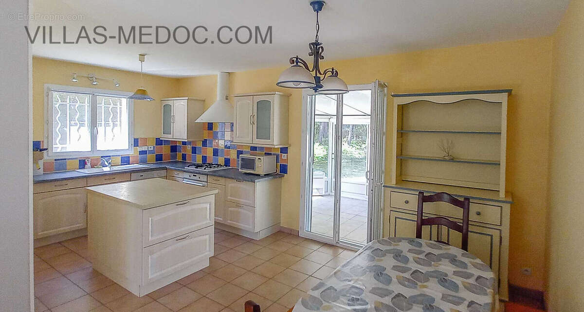 Maison à VENDAYS-MONTALIVET