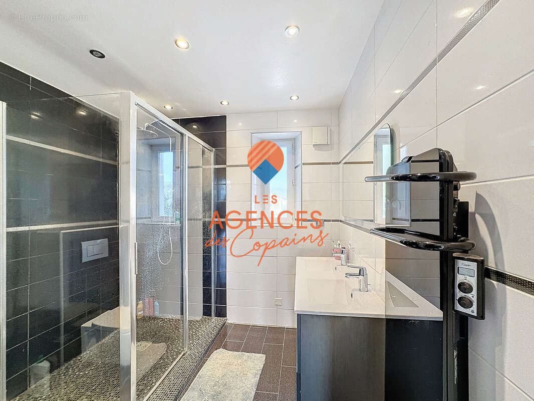 Appartement à SAINT-CYR-SUR-MER