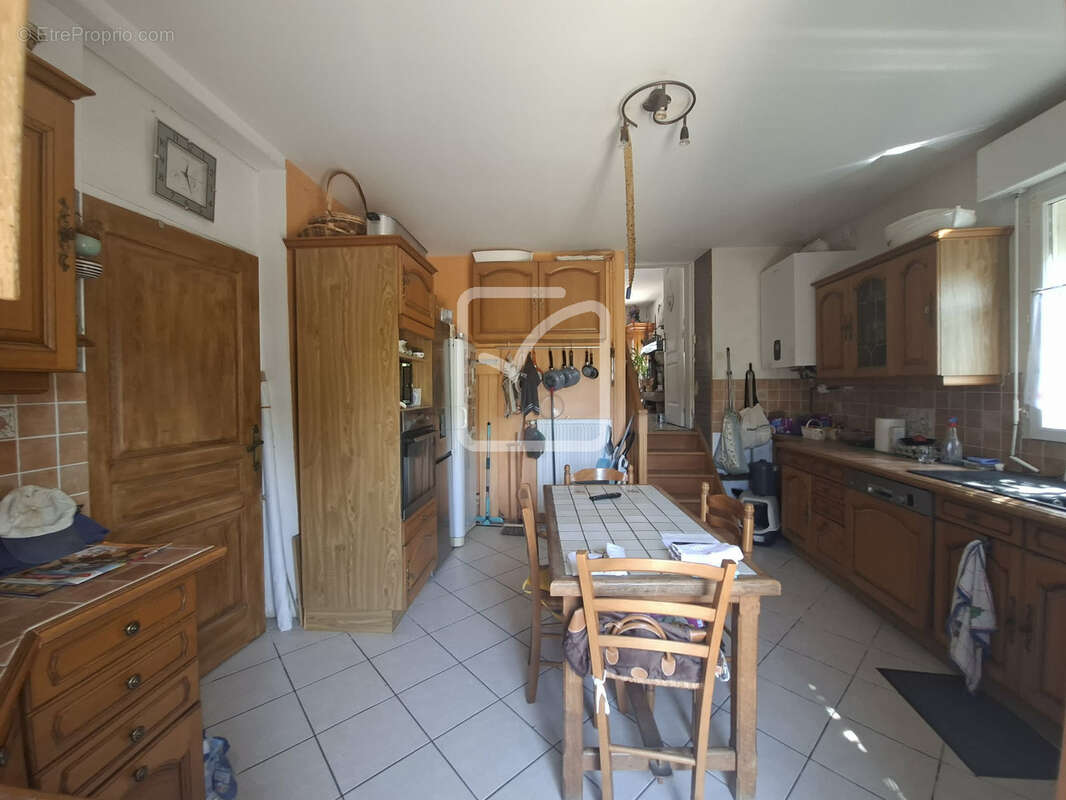 Maison individuelle en pierre, 136 m2, 4 chambres, terrain arboré clos de 1364 m2   Evriguet - photo 3